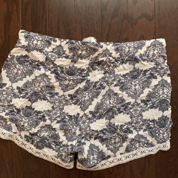 Beautiful shorts - Picture 4 of 5